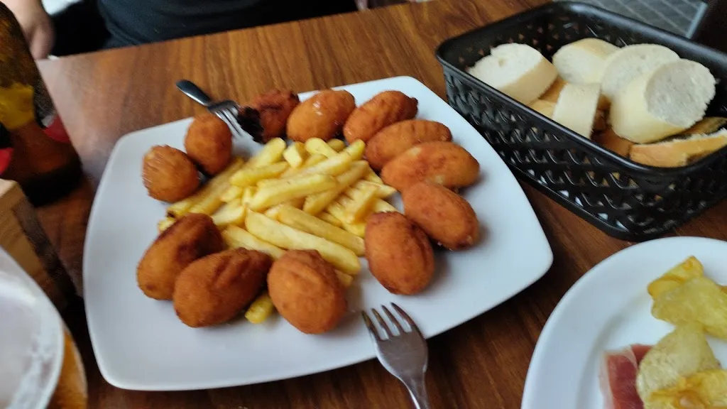 Enrique Riobóo_Bar Baena_Villa del Río_review