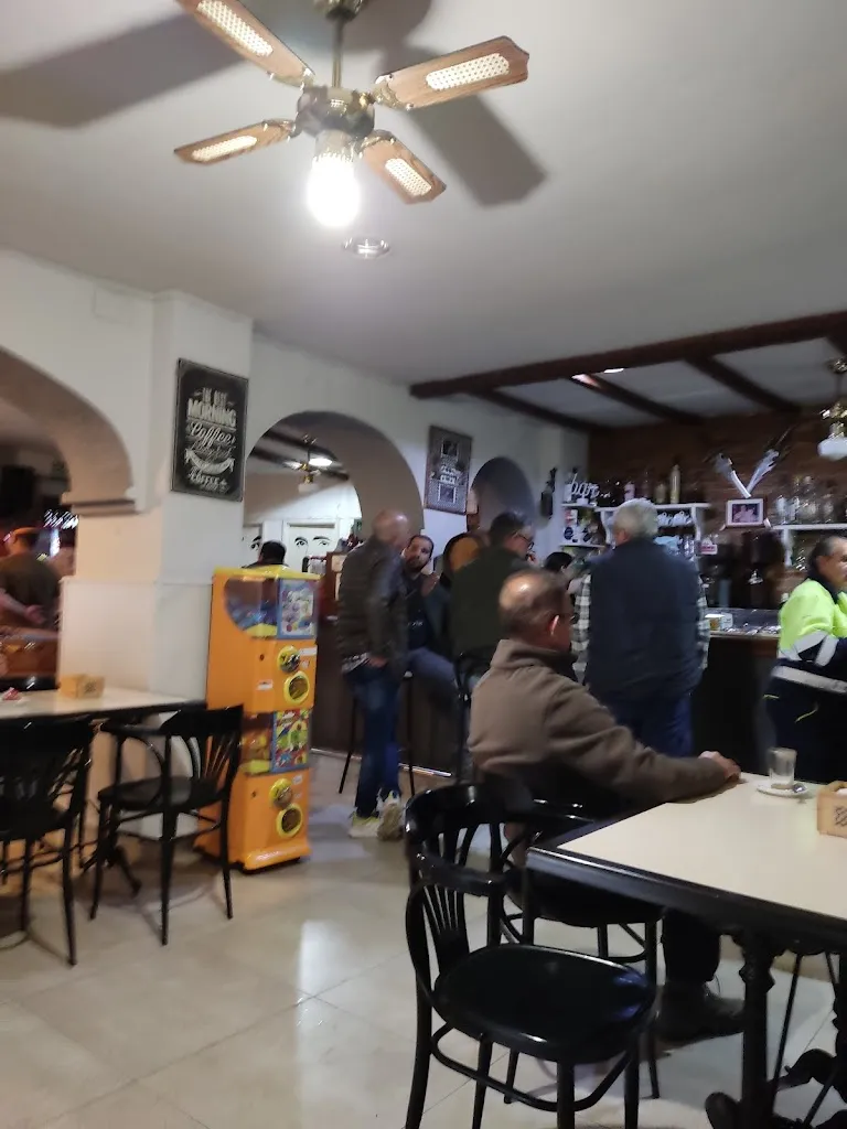 Antonio Gonzalez_Bar Espadas_Villanueva del Rey_review