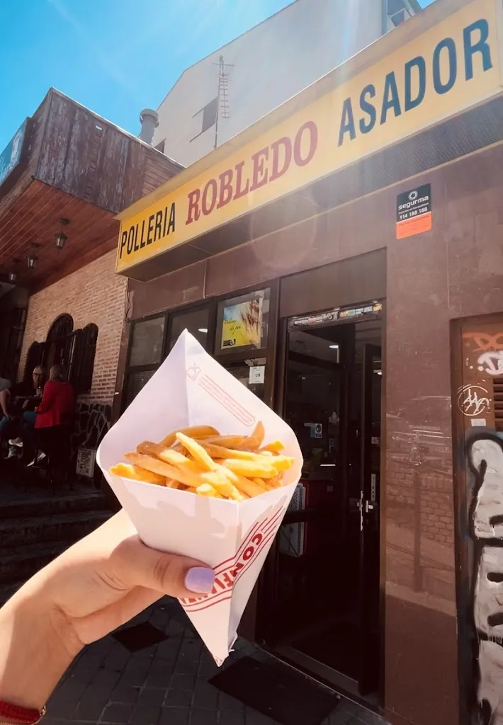 Robledo Roasted Chickens_Robledo_slider_image_1