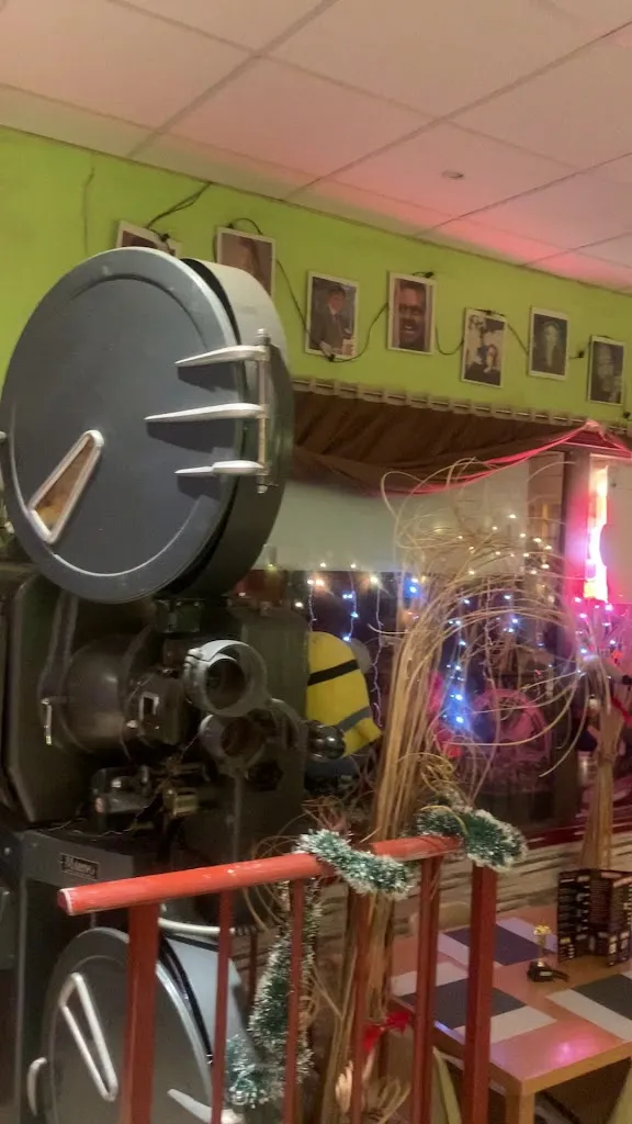 RESTAURANTE *EL VIEJO CINE*_Robledo_slider_image_2