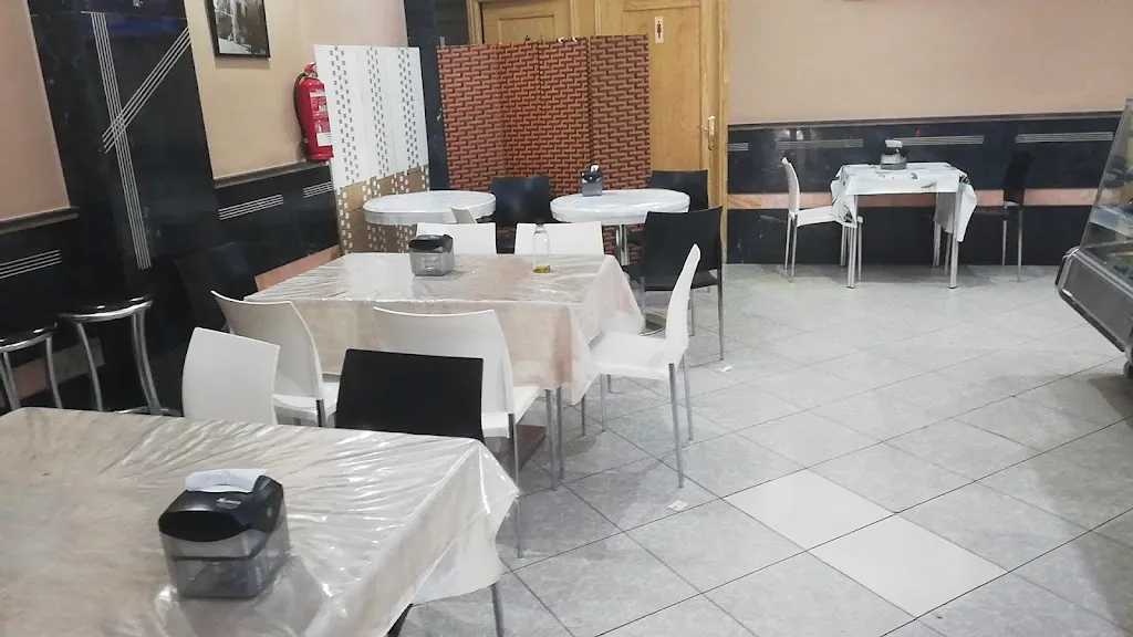 Cafeteria restaurant in Puente Genil