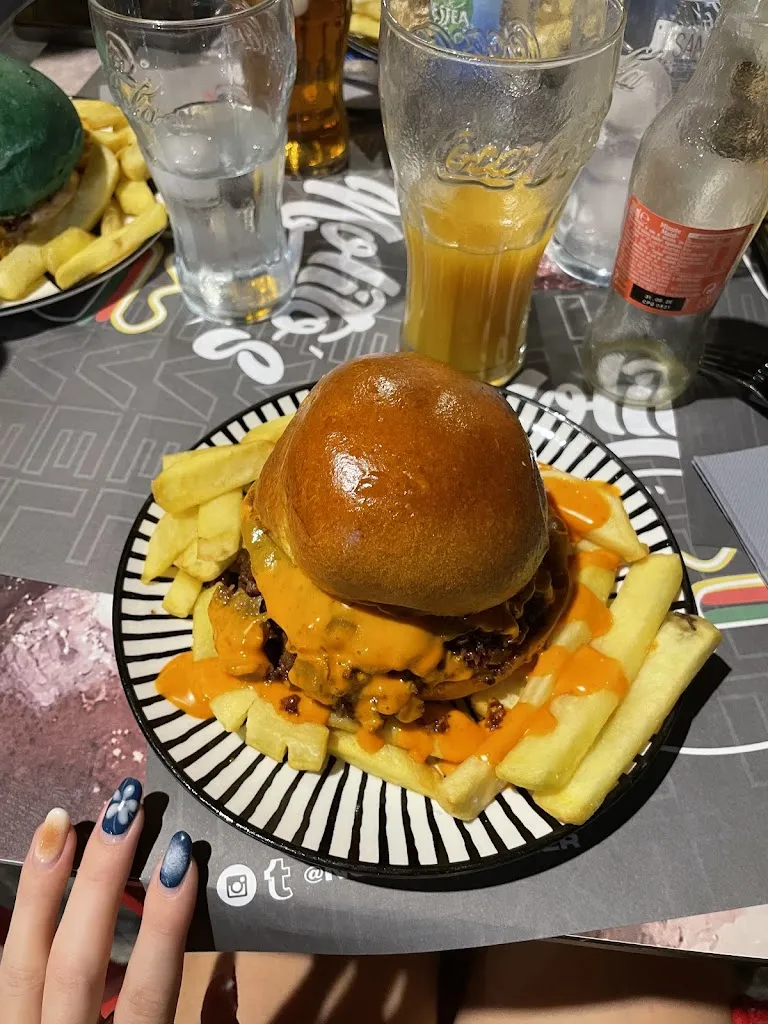 Katrin Hanková_Nolitos Burger_Puente Genil_recensione