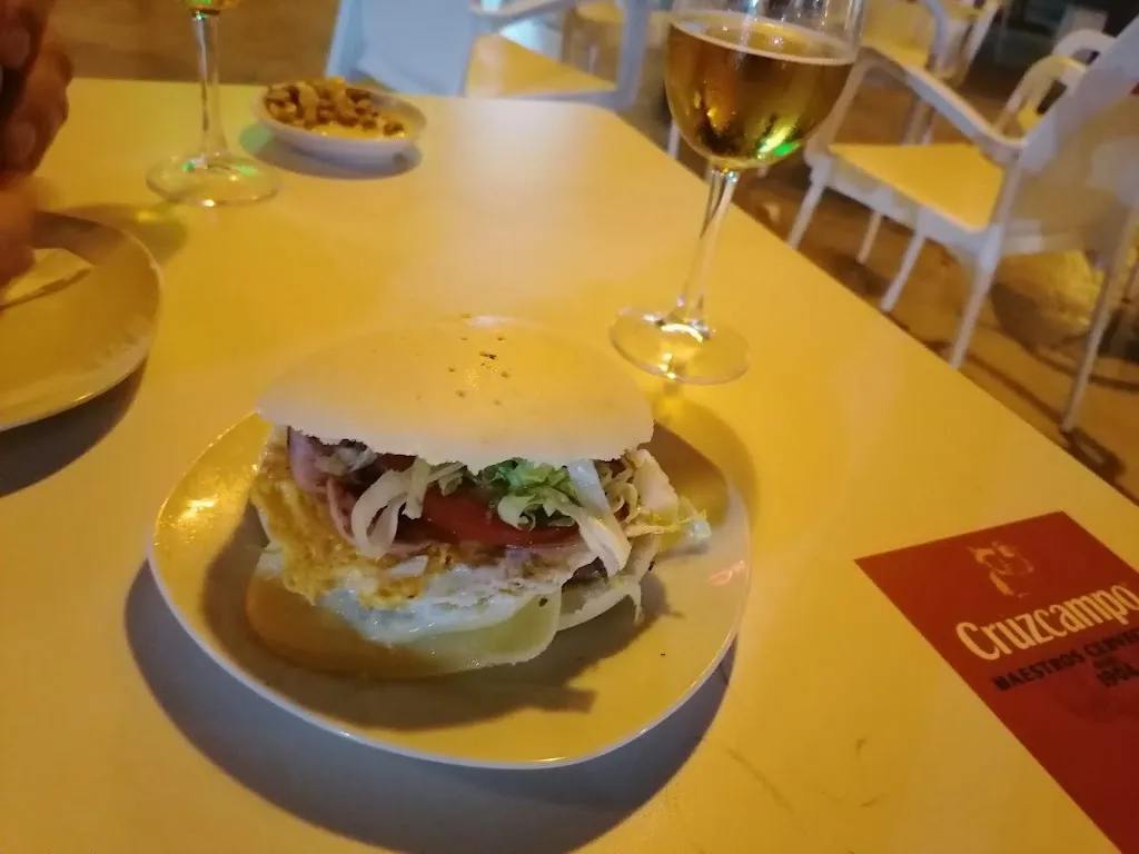 Marta Corvera Moraleda_Dupin´s 1 Bocatería y Hamburguesería_Puente Genil_recensione