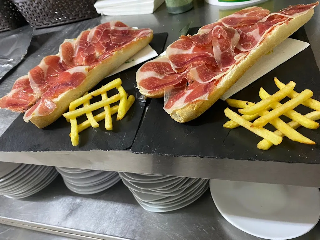 Dupin´s 1 Bocatería y Hamburguesería_Puente Genil_slider_image_3