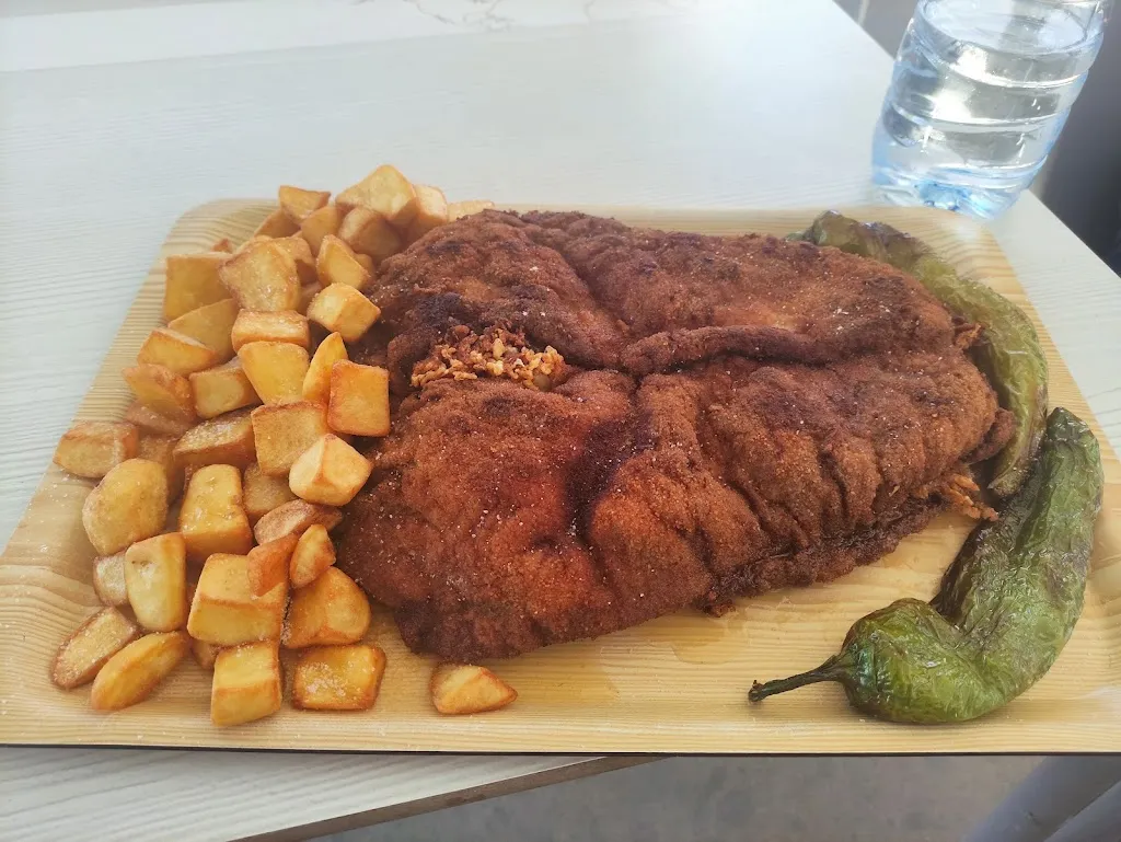 elena ponce_Bar El Casino_Atalaya del Cañavate_review