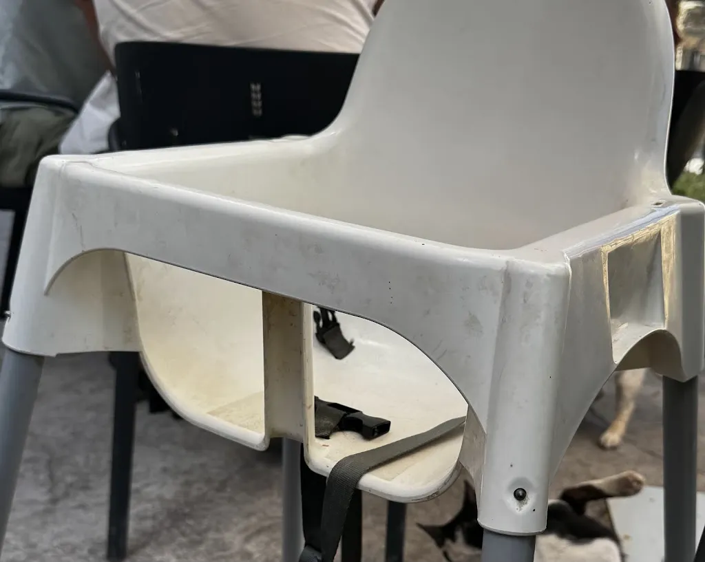 Antonio Martínez Sánchez_Hotel - Restaurante Rasil_Abia de la Obispalía_avis