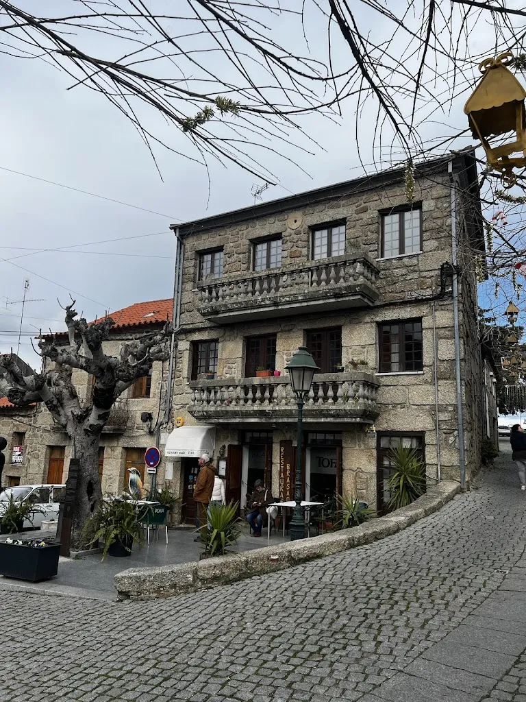 Marta Botelho de Sousa Queirós_O Brasão_Belmonte_review