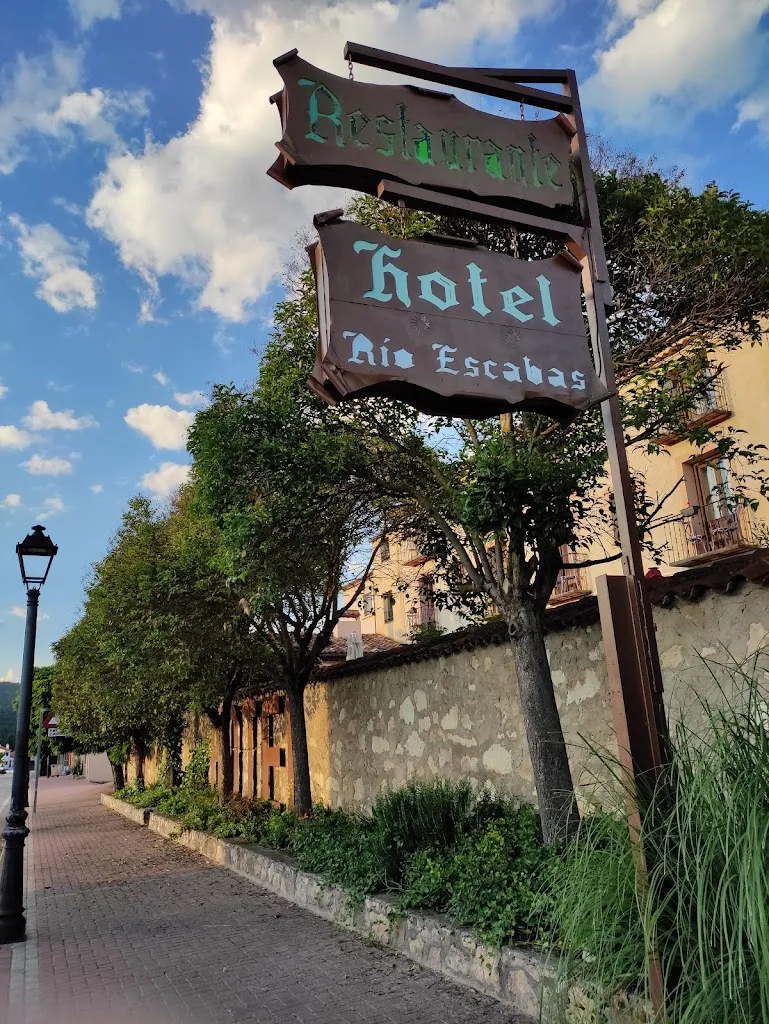 Pedro Falcon_Rural Rio Escabas_Cañamares_review