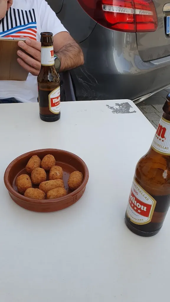 Bar - Hostal Tres Hermanos_Cardenete_slider_image_2