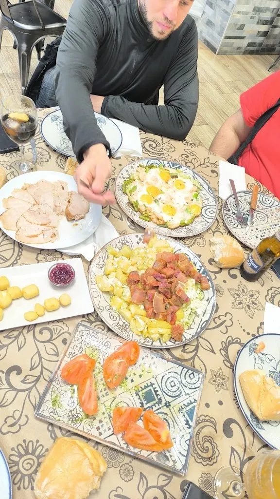 Raul Coca_Los Corbeteros Bar Cafetería Restaurante_Carboneras de Guadazaón_review