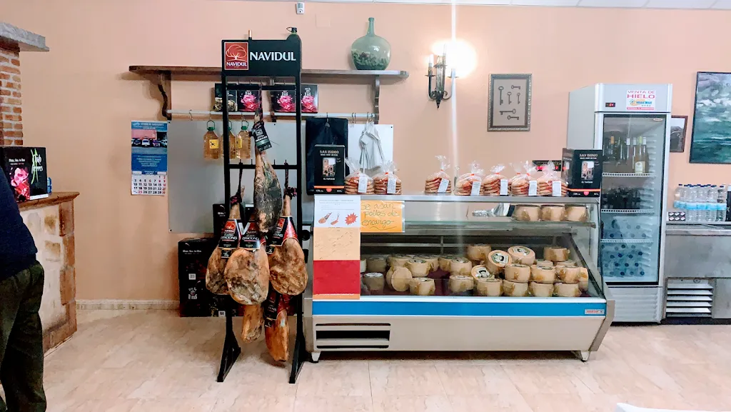 La Despensa Manchega Lino restaurant in Casas de los Pinos