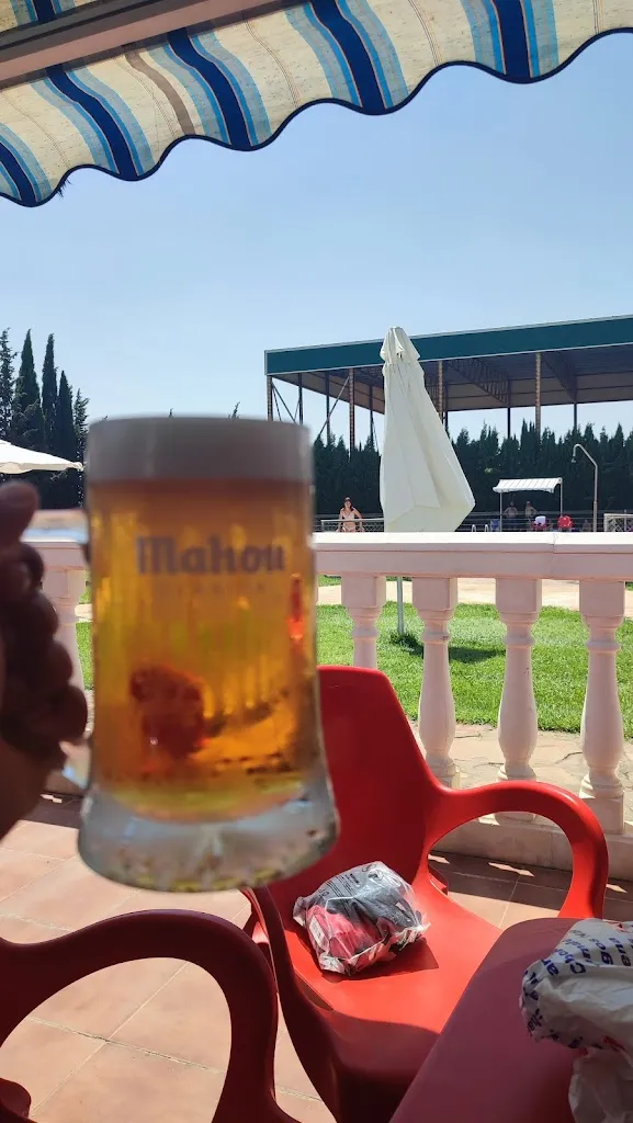 Menu_Bar y Piscina municipal_Casas de los Pinos_image_1