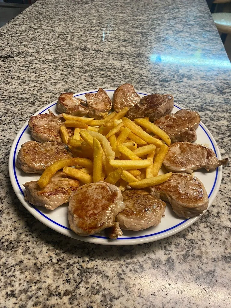 Menu_Bar y Piscina municipal_Casas de los Pinos_image_2