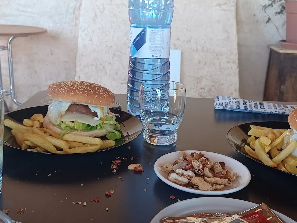 Marina Pe_Bar Santos_Castillo de Garcimuñoz_review