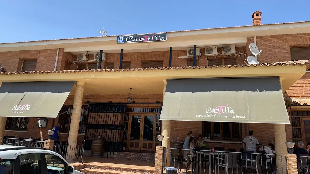 Hostal Restaurante Castilla_Castillo-Albaráñez_slider_image_3