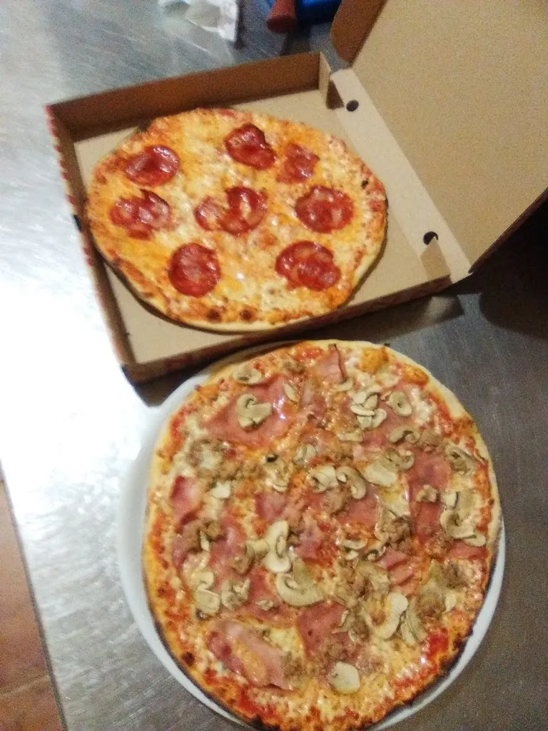 Restaurante - Pizzería Carol_Casasimarro_slider_image_2