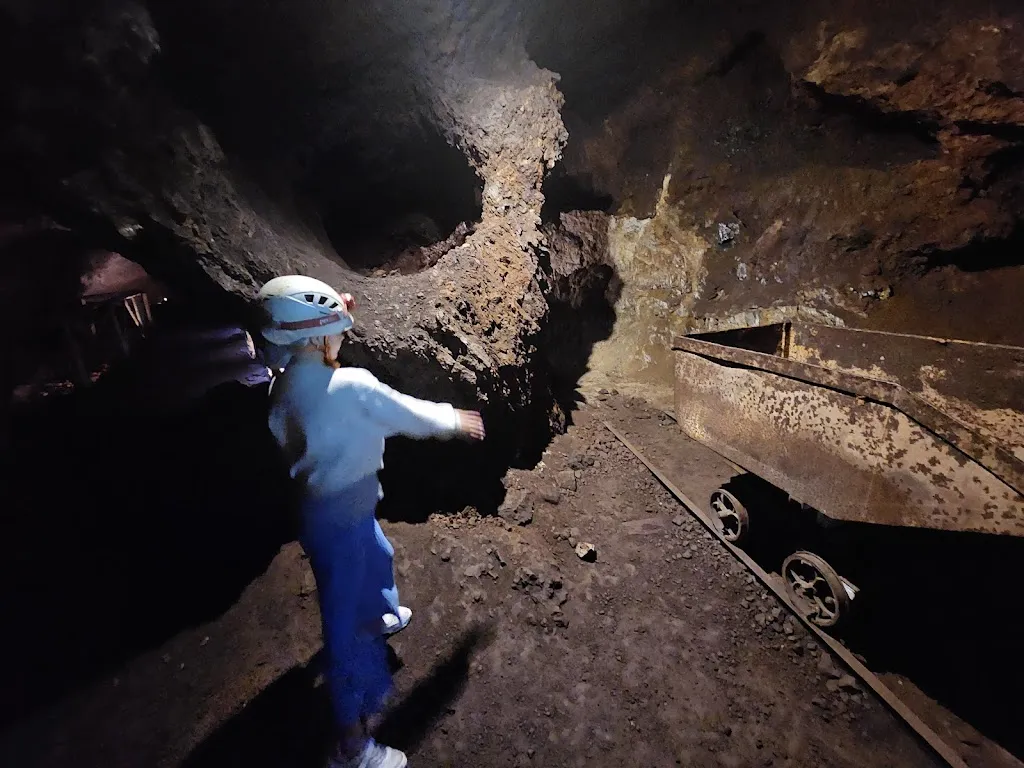 Nata Climent_Mina Romana_Cueva del Hierro_review