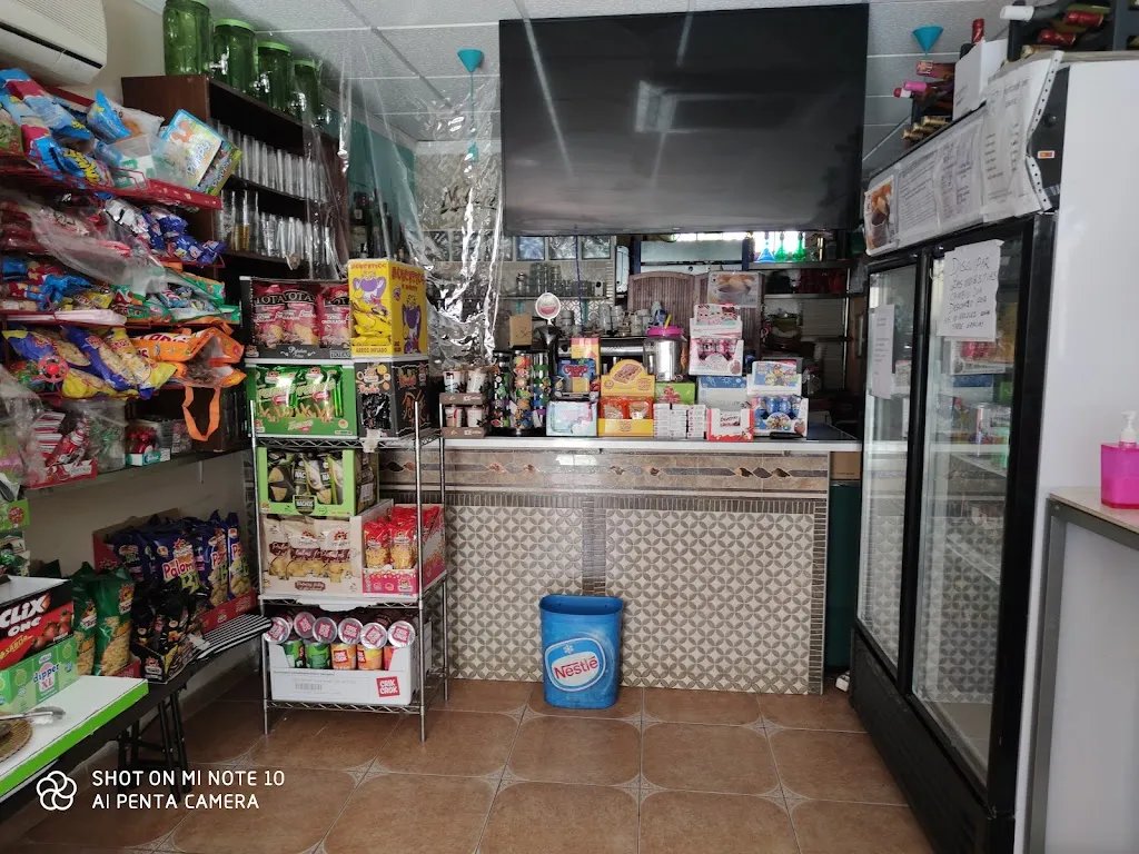 Cafetería Nhora restaurant in Enguídanos