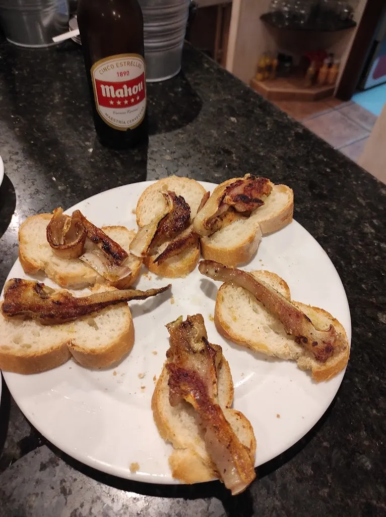 Café Bar Eladio_Fuentelespino de Haro_slider_image_3