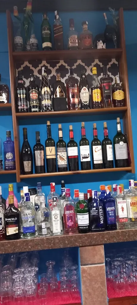 Paz R. Villanueva_Bar La Cueva_Huete_review