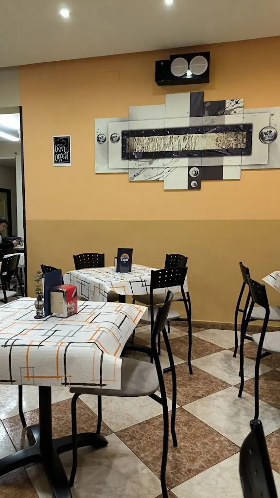 Bar Arco Iris restaurant in Huete