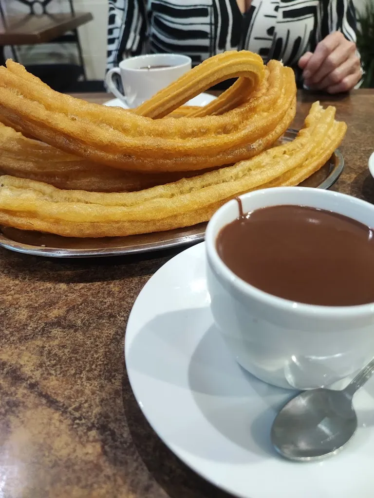 Isabel Mejia Rodrigues_Churrería - Cafetería “El Vítor”_Horcajo de Santiago_review