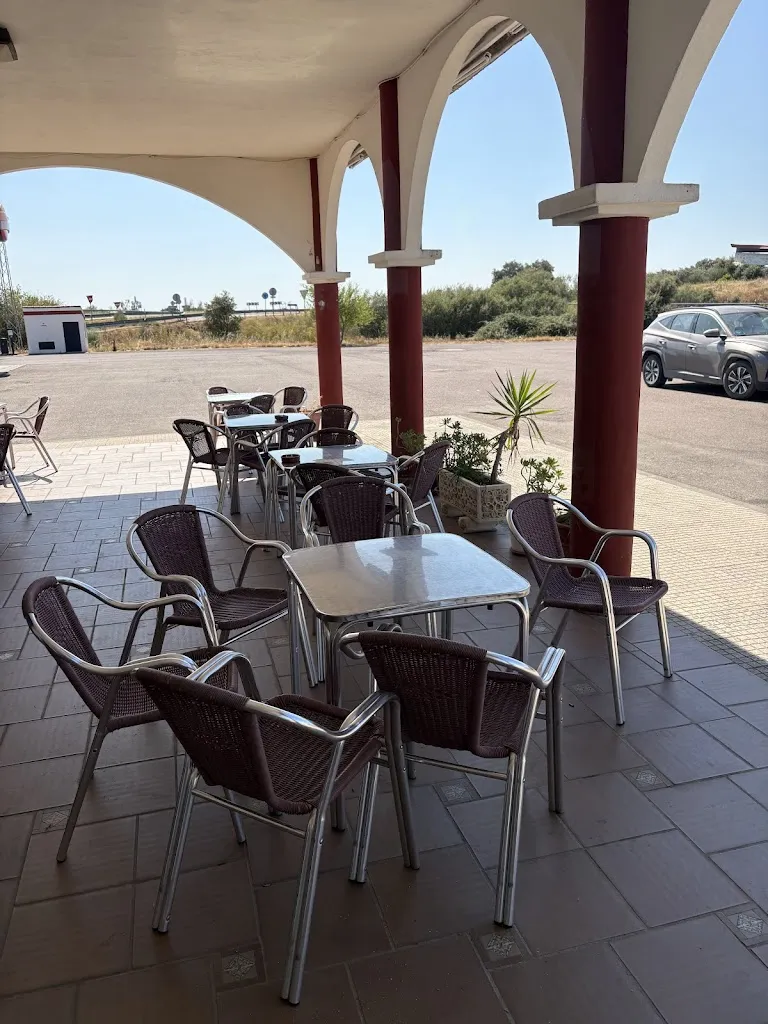 Restaurante La puerta de Monfragüe restaurant in Majadas Las