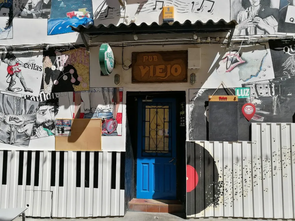 Pub Viejo restaurant in Ledaña