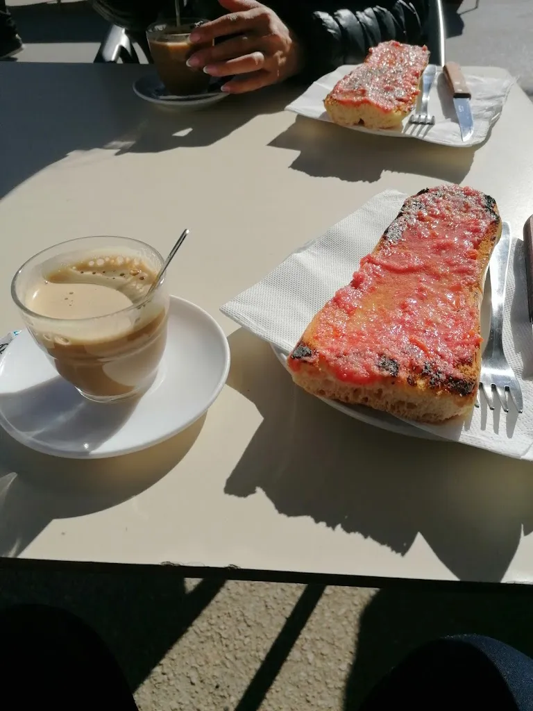 Prodanu_BAR ACUARIUNS._Mesas Las_review