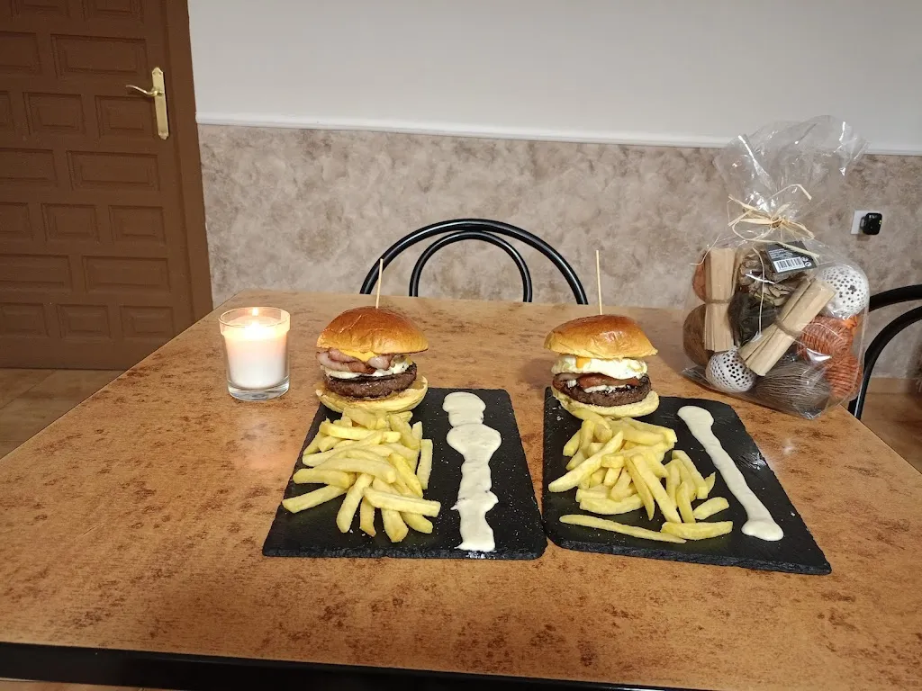 Bar Centro social Montalbo restaurant in Montalbo