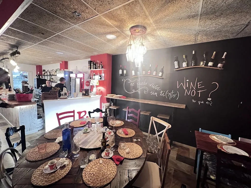 Raffaella Gastrobar restaurant in Lagunaseca