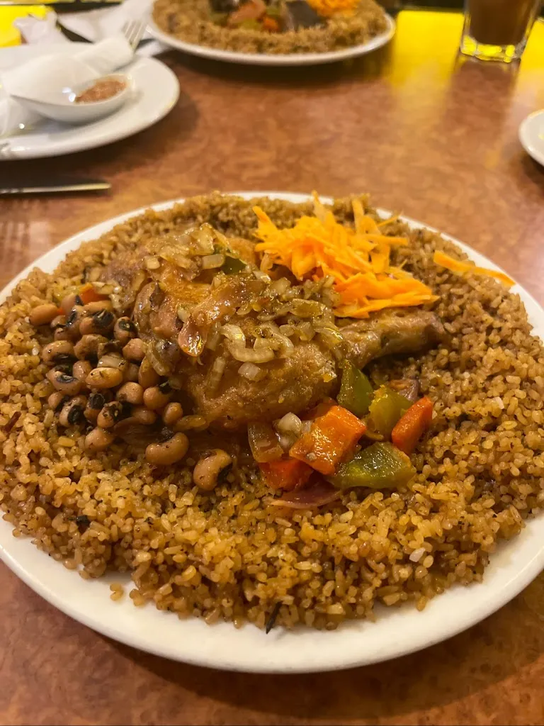 Vickii Dass_Bar Colores Comida Senegal_Paredes_review