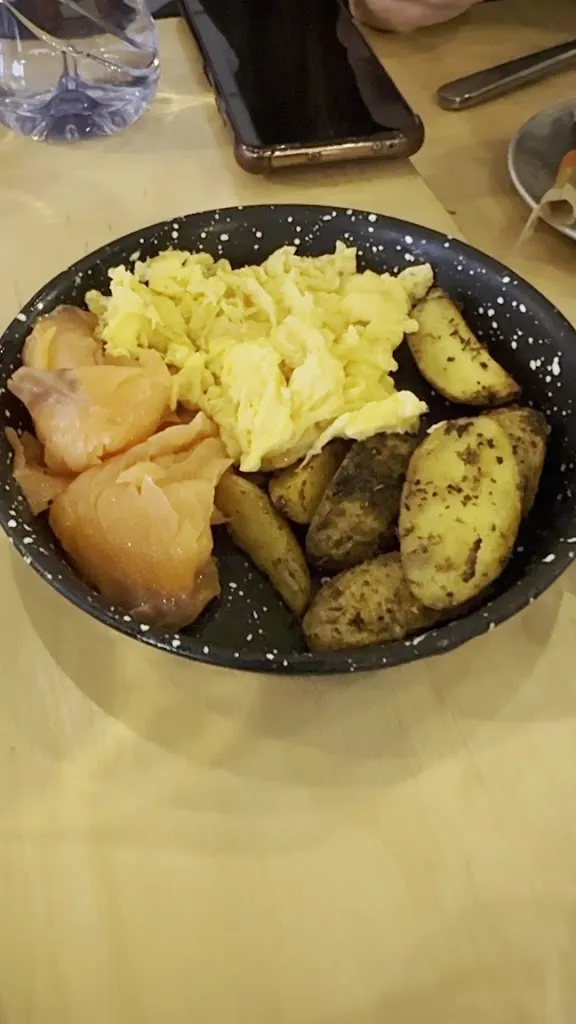 Brunch, Lunch & Munch with Sebastián Velázquez_Adorado Bar Lavapies_Paredes_review