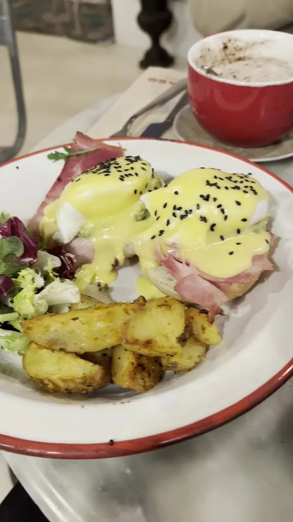 Micah A_Adorado Bar Lavapies_Paredes_review