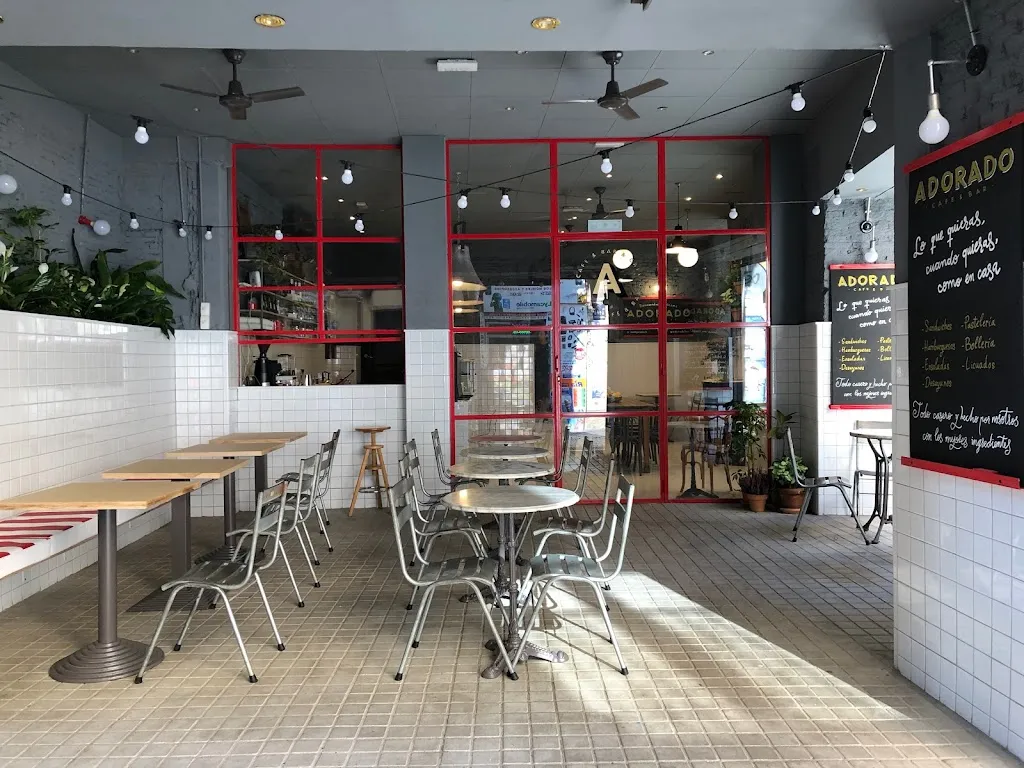 Adorado Bar Lavapies restaurant in Paredes