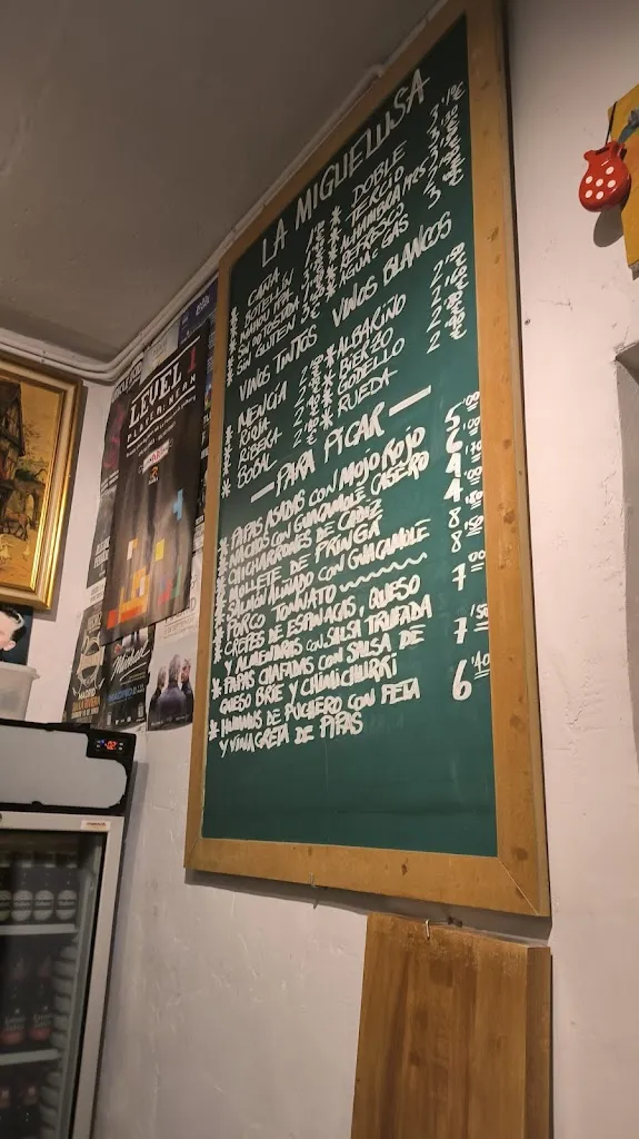 Menu_Bar La Miguelusa_Paredes_image_1