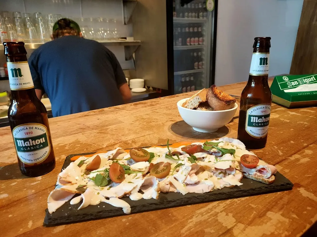 Menu_Bar La Miguelusa_Paredes_image_6