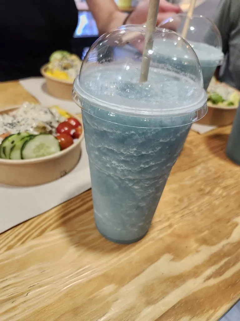 Deniz Erkmen_POKE&GREENS_Paredes_review