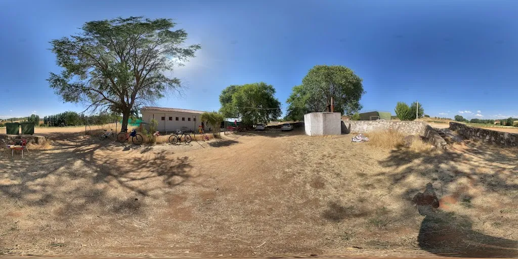 Bar Piscina de Piqueras del Castillo restaurant in Piqueras del Castillo