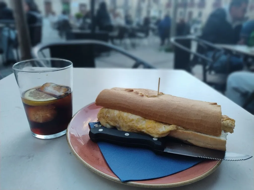 Alfonso de las Heras_Bar España_Priego_review