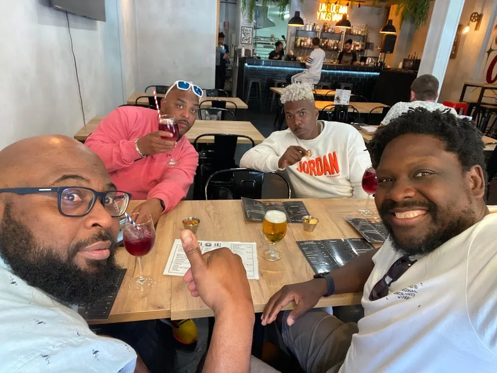 peter bacchus_CHILLY’S_Paracuellos_review