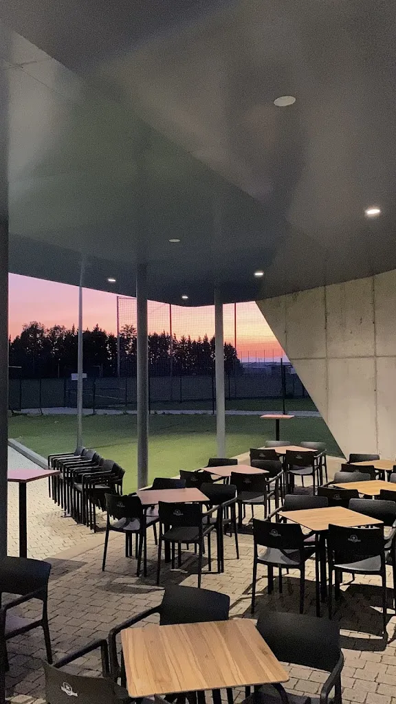 Carlos Hernandez_StopNeckS_Paracuellos_review