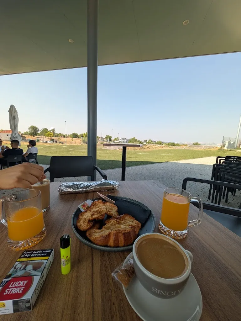 katy Urquizo_StopNeckS_Paracuellos_review