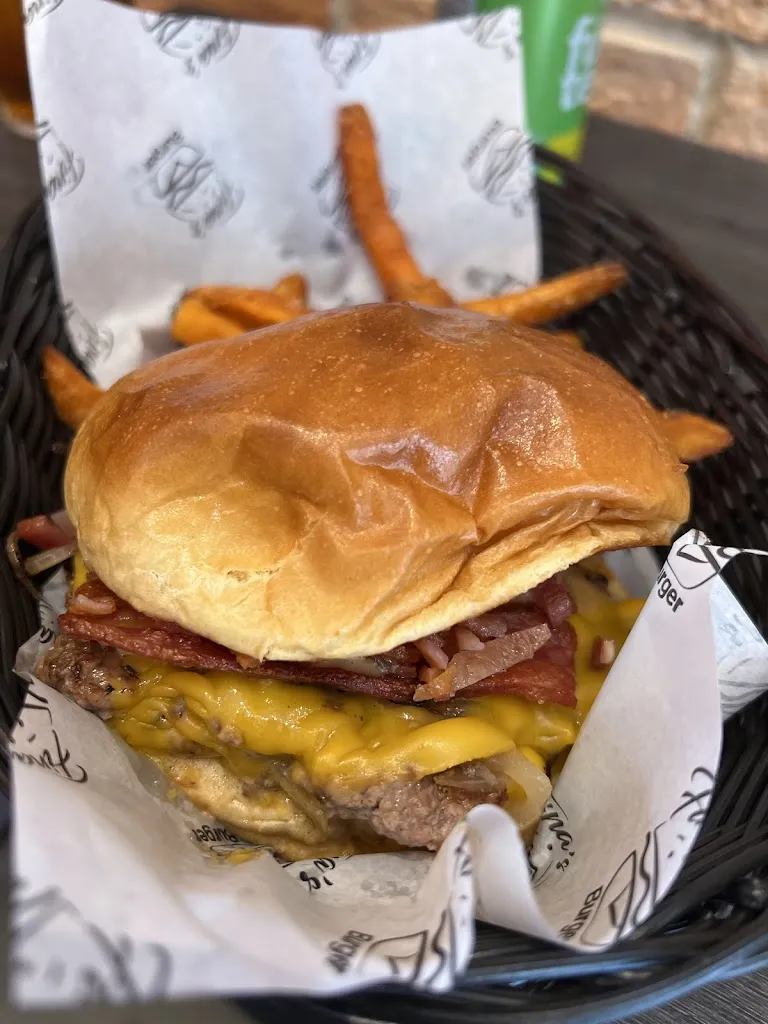 Fina’s burger_Paracuellos_slider_image_2