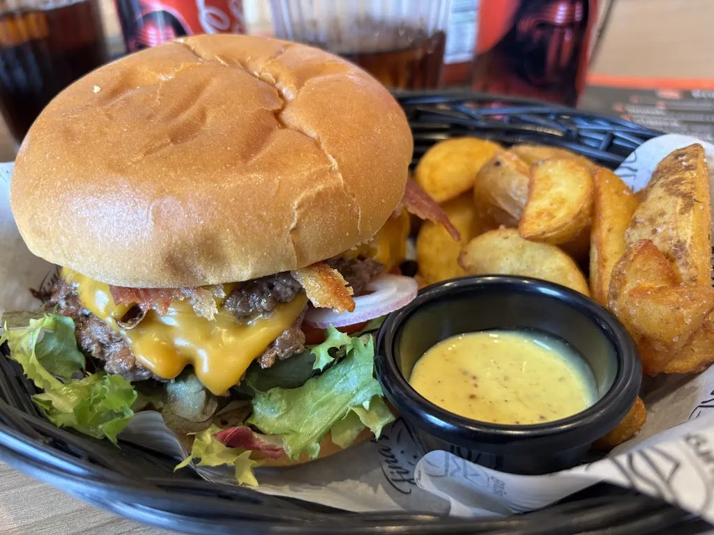 Fina’s burger_Paracuellos_slider_image_3