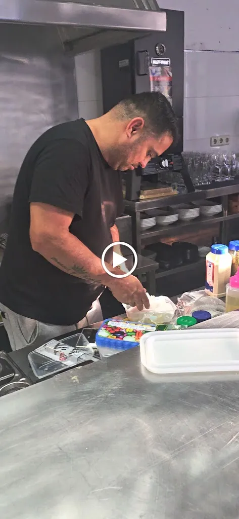 Jr Dugout Café_Paracuellos_slider_image_2