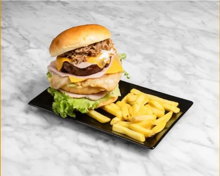 Jr Dugout Café_Paracuellos_slider_image_3