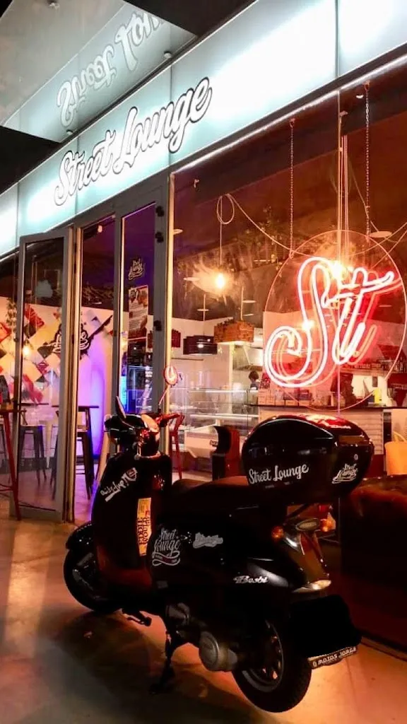 Street Lounge_Paracuellos_slider_image_1