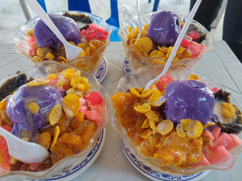 Dickong's Halo-Halo and Barbeque restaurant in Minglanilla