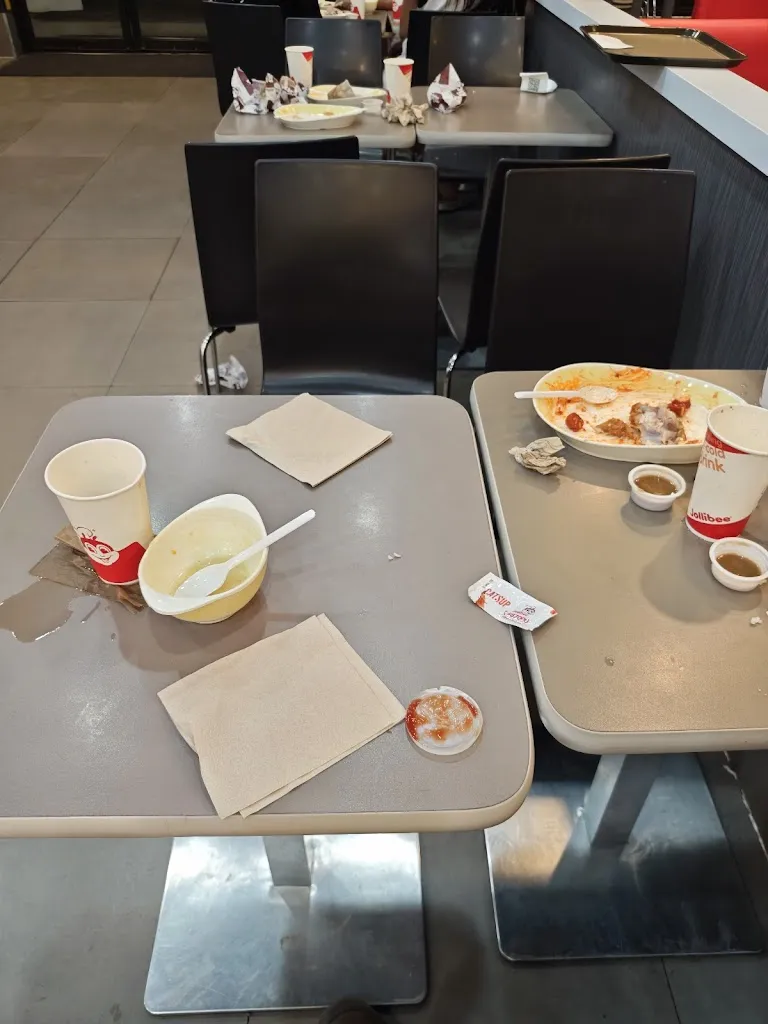 Christopher_Jollibee_Minglanilla_review